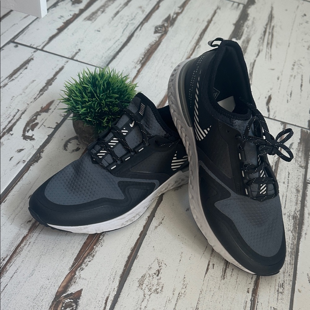 Black and Gray Men's Athletic Shoes